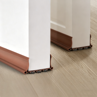 Door bottom sealing strip